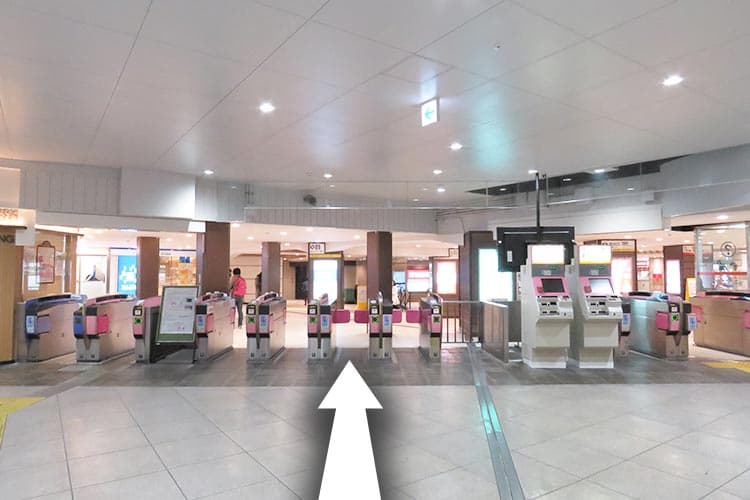 ①南海「堺東」駅・西出口の改札から出ます