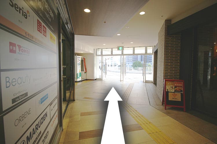 ③建物外に出ます