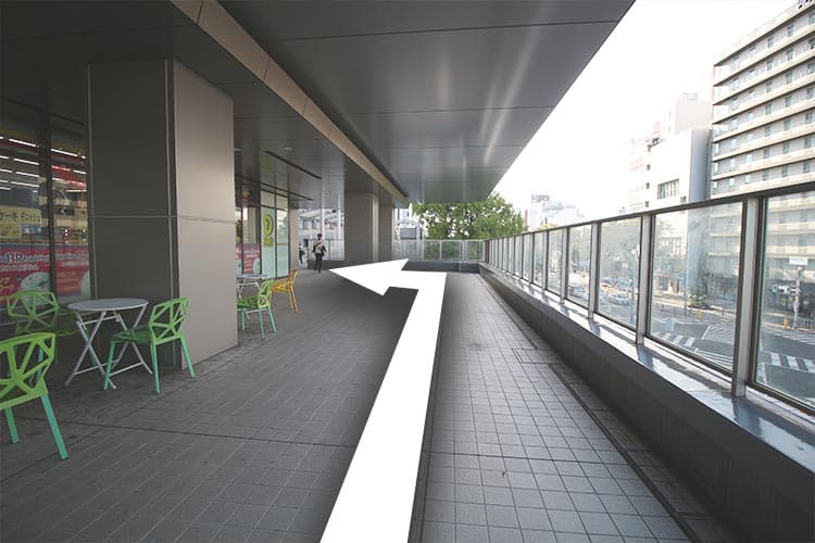 ⑥道なりに左に曲がります